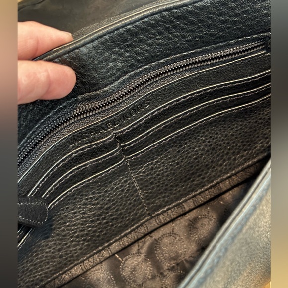 Michael Kors Hayes Large Messenger Bag/crossbody purse - Black - Picture 8 of 13